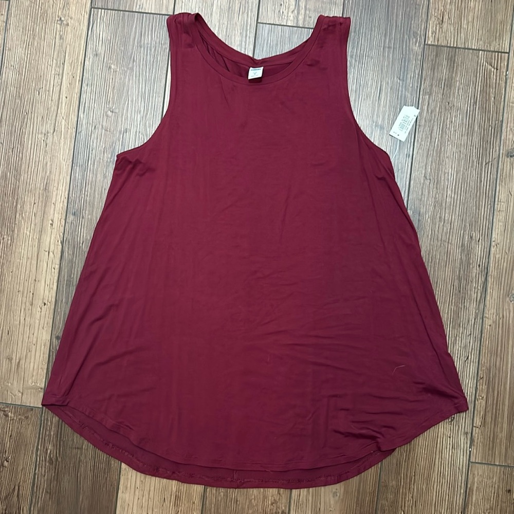 Old Navy tank top. New with tags. Never been worn. Smoke-free home.
